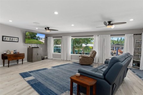 House in Homosassa, Florida 3 bedrooms, 232.81 sq.m. № 2102161 - photo 10