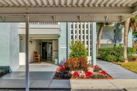 Condo in Sarasota, Florida, 2 bedrooms  № 1509547 - photo 1