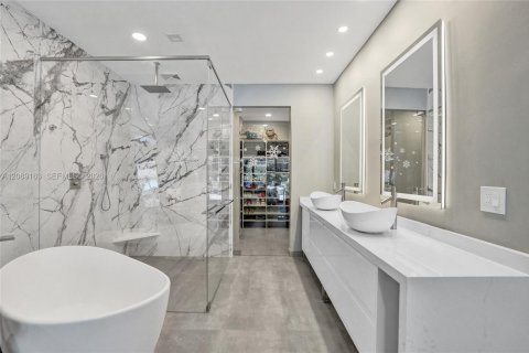 Villa ou maison à louer à Pompano Beach, Floride: 3 chambres, 243.13 m2 № 2293831 - photo 3