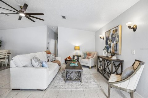 Casa en venta en The Villages, Florida, 2 dormitorios, 145.3 m2 № 2258455 - foto 5