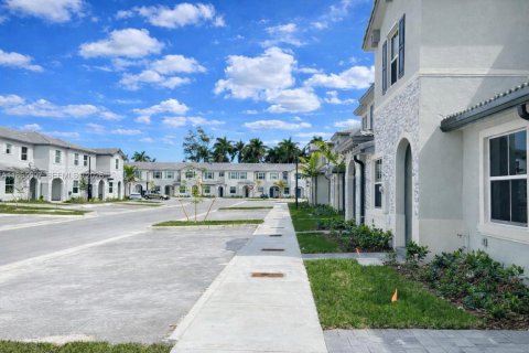 Touwnhouse à louer à Homestead, Floride: 3 chambres, 123.37 m2 № 1937340 - photo 3