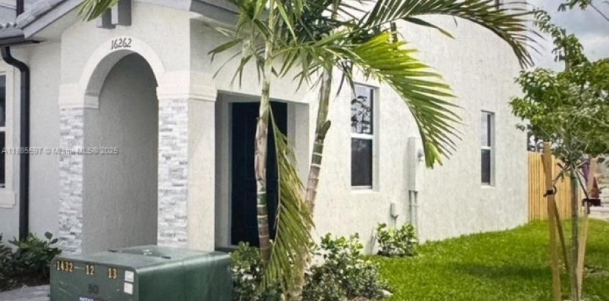 Таунхаус в Хомстед, Флорида 3 спальни, 123.37м2 № 1937340