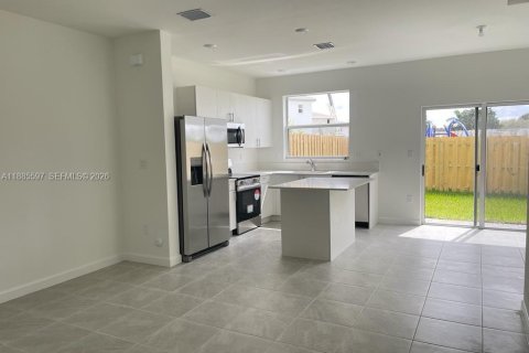 Touwnhouse à louer à Homestead, Floride: 3 chambres, 123.37 m2 № 1937340 - photo 7