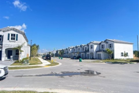 Touwnhouse à louer à Homestead, Floride: 3 chambres, 123.37 m2 № 1937340 - photo 4