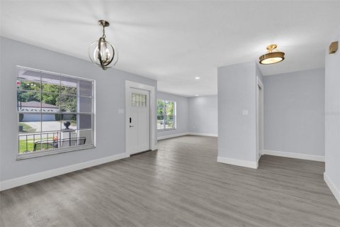 House in Maitland, Florida 4 bedrooms, 154.59 sq.m. № 1673327 - photo 7