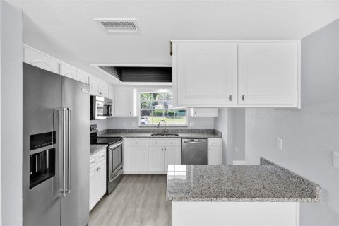 House in Maitland, Florida 4 bedrooms, 154.59 sq.m. № 1673327 - photo 12