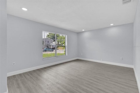 House in Maitland, Florida 4 bedrooms, 154.59 sq.m. № 1673327 - photo 8