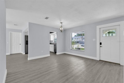 House in Maitland, Florida 4 bedrooms, 154.59 sq.m. № 1673327 - photo 10