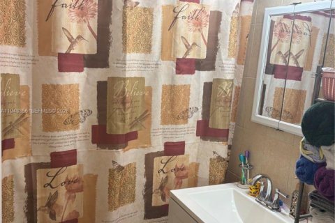 Casa en venta en Miami, Florida, 2 dormitorios, 73.86 m2 № 2000485 - foto 5