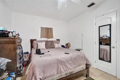 House in Miami, Florida 2 bedrooms, 73.86 sq.m. № 2000485 - photo 13