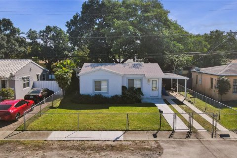 House in Miami, Florida 2 bedrooms, 73.86 sq.m. № 2000485 - photo 29