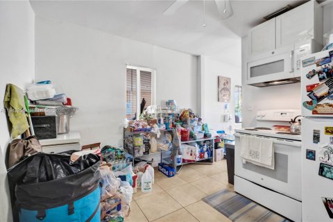 House in Miami, Florida 2 bedrooms, 73.86 sq.m. № 2000485 - photo 11