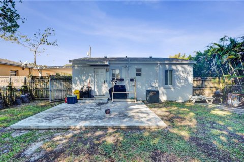 House in Miami, Florida 2 bedrooms, 73.86 sq.m. № 2000485 - photo 28