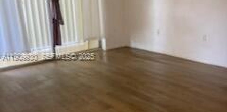 Condo in Tamarac, Florida, 2 bedrooms  № 2082175