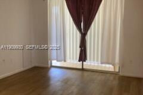 Condo in Tamarac, Florida, 2 bedrooms  № 2082175 - photo 3