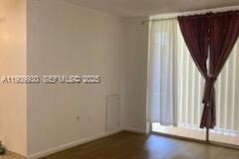 Condo in Tamarac, Florida, 2 bedrooms  № 2082175 - photo 10