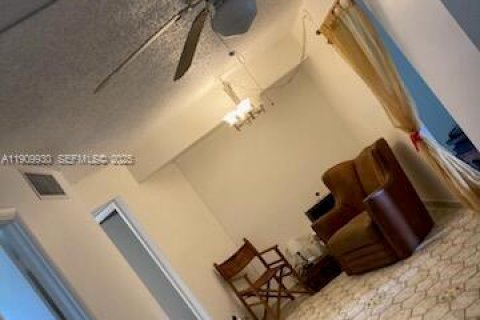 Condo in Tamarac, Florida, 2 bedrooms  № 2082175 - photo 5