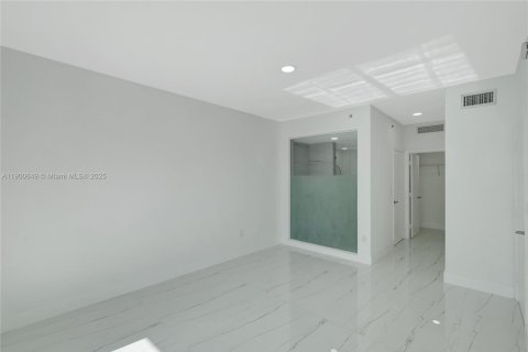 Condominio en alquiler en Miami, Florida, 2 dormitorios, 104.89 m2 № 1951972 - foto 20