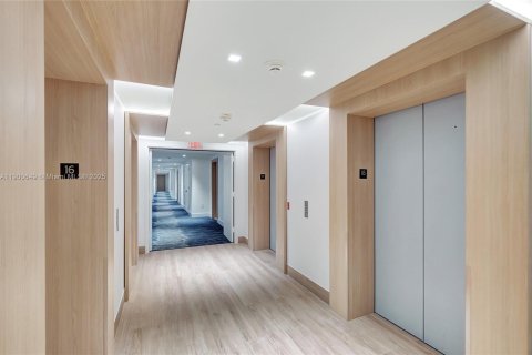 Condominio en alquiler en Miami, Florida, 2 dormitorios, 104.89 m2 № 1951972 - foto 11