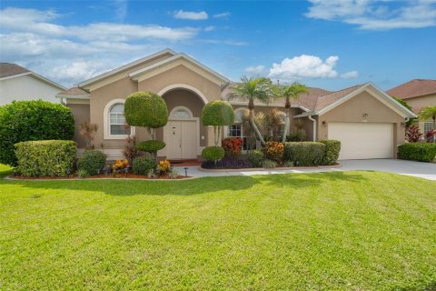 House in Melbourne, Florida 4 bedrooms, 199.18 sq.m. № 1815441 - photo 1