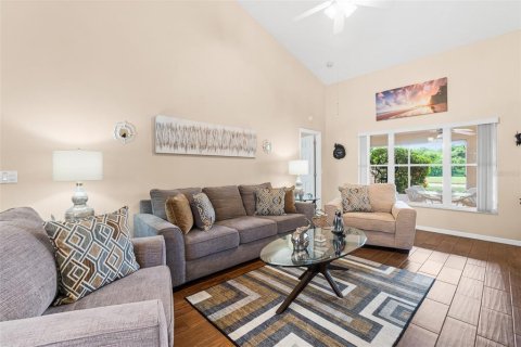 House in Melbourne, Florida 4 bedrooms, 199.18 sq.m. № 1815441 - photo 18
