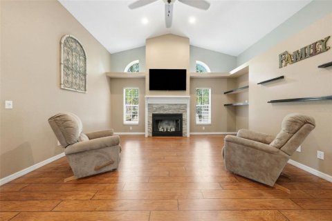 House in Weeki Wachee, Florida 3 bedrooms, 215.07 sq.m. № 2220399 - photo 21