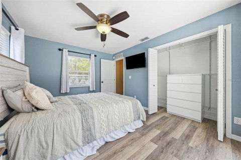 House in Weeki Wachee, Florida 3 bedrooms, 215.07 sq.m. № 2220399 - photo 25