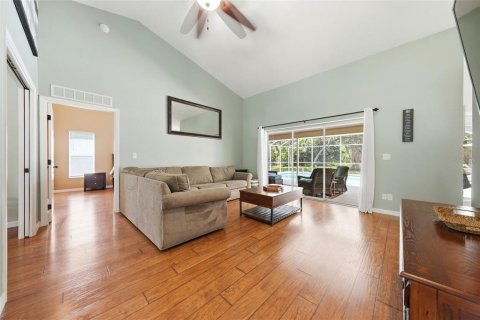 House in Weeki Wachee, Florida 3 bedrooms, 215.07 sq.m. № 2220399 - photo 6