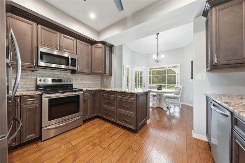 House in Weeki Wachee, Florida 3 bedrooms, 215.07 sq.m. № 2220399 - photo 16