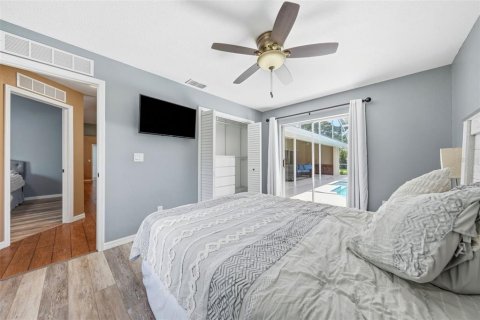 House in Weeki Wachee, Florida 3 bedrooms, 215.07 sq.m. № 2220399 - photo 26
