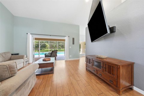 House in Weeki Wachee, Florida 3 bedrooms, 215.07 sq.m. № 2220399 - photo 7