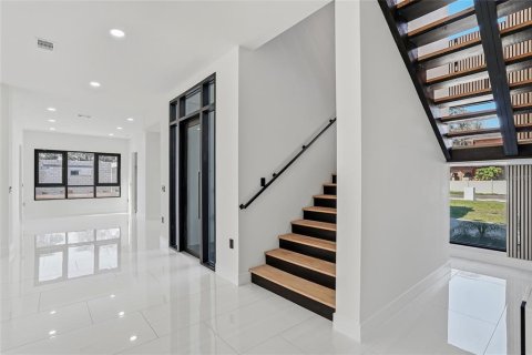 House in Tampa, Florida 6 bedrooms, 629.97 sq.m. № 2214332 - photo 29