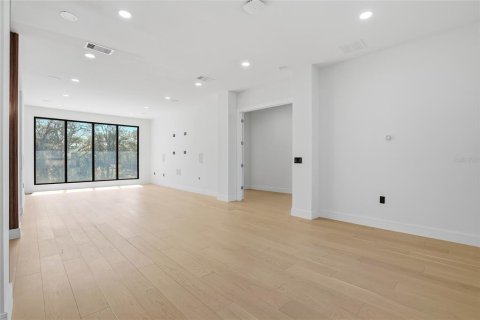 House in Tampa, Florida 6 bedrooms, 629.97 sq.m. № 2214332 - photo 30