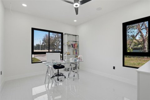 House in Tampa, Florida 6 bedrooms, 629.97 sq.m. № 2214332 - photo 26