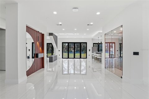 House in Tampa, Florida 6 bedrooms, 629.97 sq.m. № 2214332 - photo 6