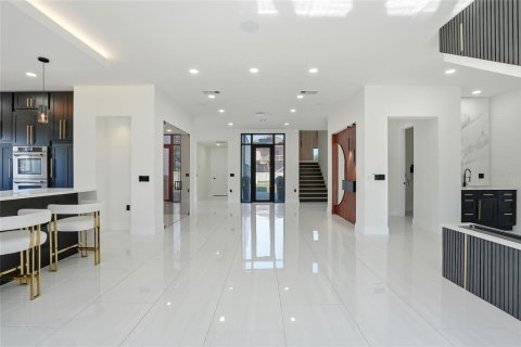 House in Tampa, Florida 6 bedrooms, 629.97 sq.m. № 2214332 - photo 20