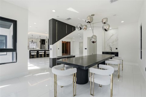 House in Tampa, Florida 6 bedrooms, 629.97 sq.m. № 2214332 - photo 23