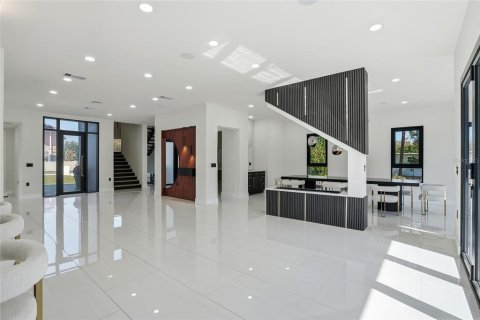 House in Tampa, Florida 6 bedrooms, 629.97 sq.m. № 2214332 - photo 19
