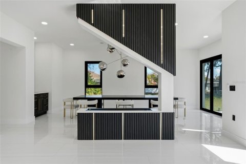 House in Tampa, Florida 6 bedrooms, 629.97 sq.m. № 2214332 - photo 21