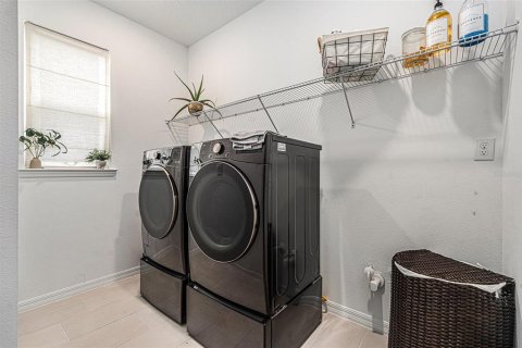 House in Wesley Chapel, Florida 5 bedrooms, 396.79 sq.m. № 1760440 - photo 30