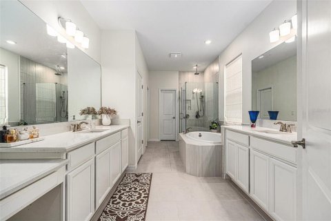 House in Wesley Chapel, Florida 5 bedrooms, 396.79 sq.m. № 1760440 - photo 24