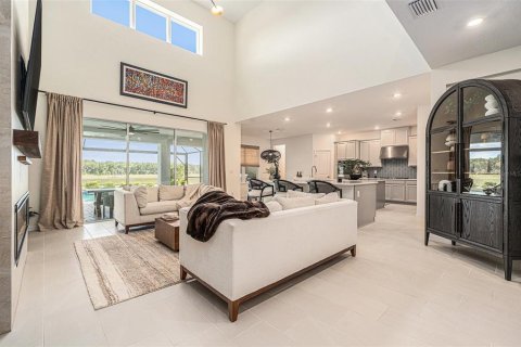 House in Wesley Chapel, Florida 5 bedrooms, 396.79 sq.m. № 1760440 - photo 6