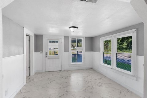 House in Sanford, Florida 4 bedrooms, 124.02 sq.m. № 1854075 - photo 2
