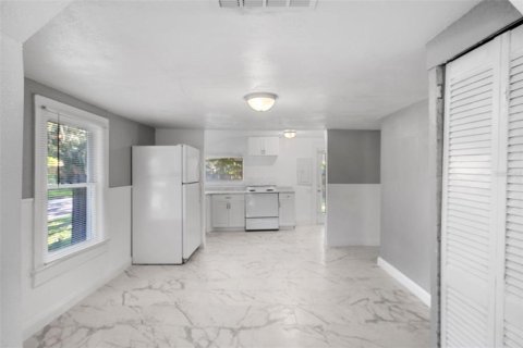 House in Sanford, Florida 4 bedrooms, 124.02 sq.m. № 1854075 - photo 3