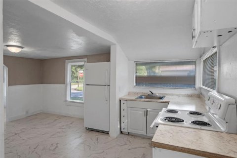 House in Sanford, Florida 4 bedrooms, 124.02 sq.m. № 1854075 - photo 7