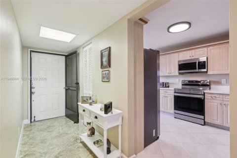 Condo in Lake Worth, Florida, 2 bedrooms  № 2002655 - photo 9