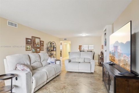 Condo in Lake Worth, Florida, 2 bedrooms  № 2002655 - photo 14