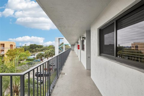 Condo in Lake Worth, Florida, 2 bedrooms  № 2002655 - photo 4