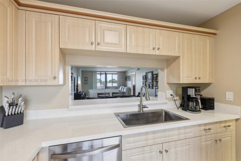 Condo in Lake Worth, Florida, 2 bedrooms  № 2002655 - photo 21