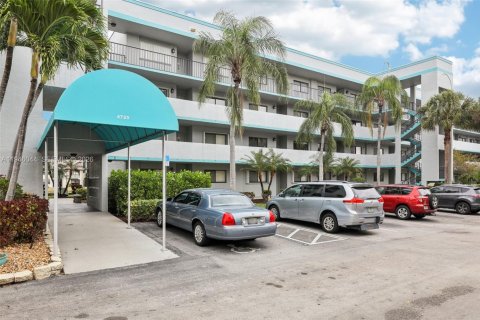 Condo in Lake Worth, Florida, 2 bedrooms  № 2002655 - photo 2